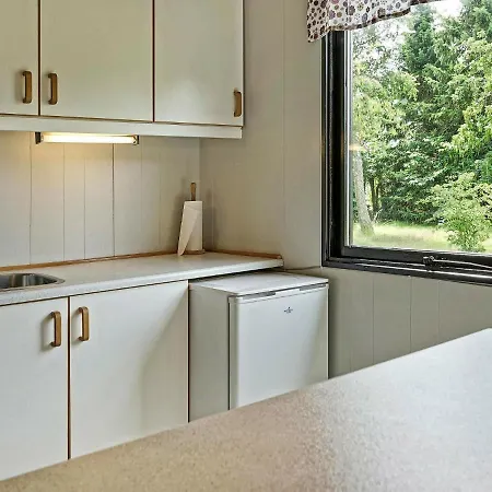 Дом отдыха Two-bedroom Holiday In Ronne 3