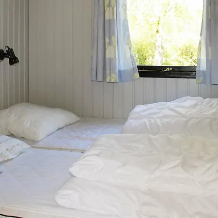 Дом отдыха Two-bedroom Holiday In Ronne 3 *