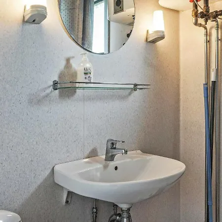 Two-bedroom Holiday In Ronne 3 *