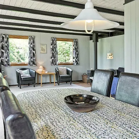 Дом отдыха Two-bedroom Holiday In Ronne 3 *