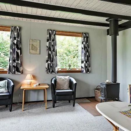 Two-bedroom Holiday In Ronne 3 Arnager